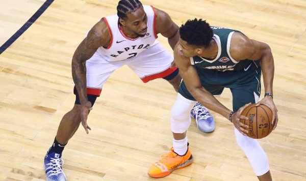  范弗里特三分救主猛龙加时险胜雄鹿收获胜利