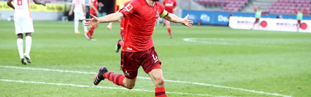  奥格斯堡后防默契十足，零失球纪录助力攀升积分榜  