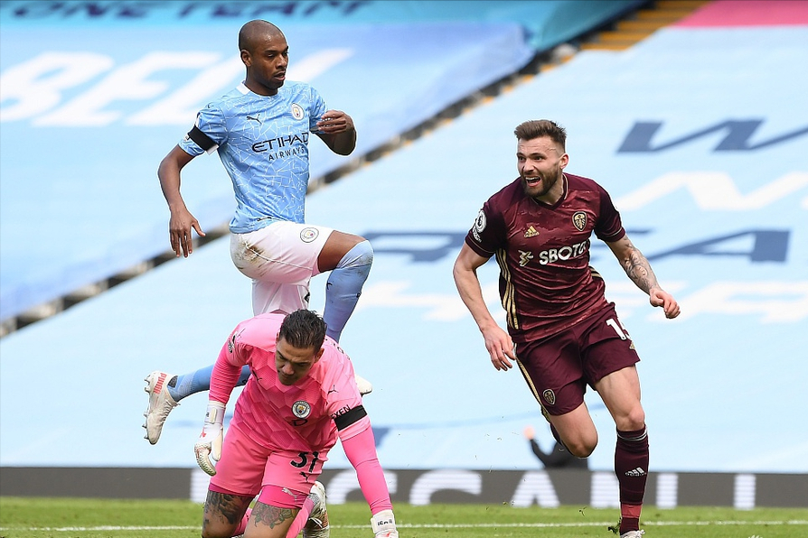  梅斯德比战万人空巷激情四射  