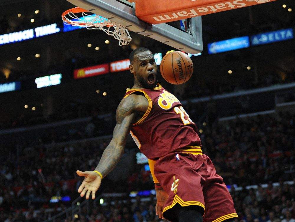  詹姆斯生涯总分破四万，历史第一人  